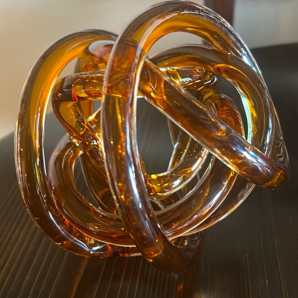 Large Blown Glass Amber Infinity Knot Rope Twisted Glass Sculpture. - Picture 7 of 9